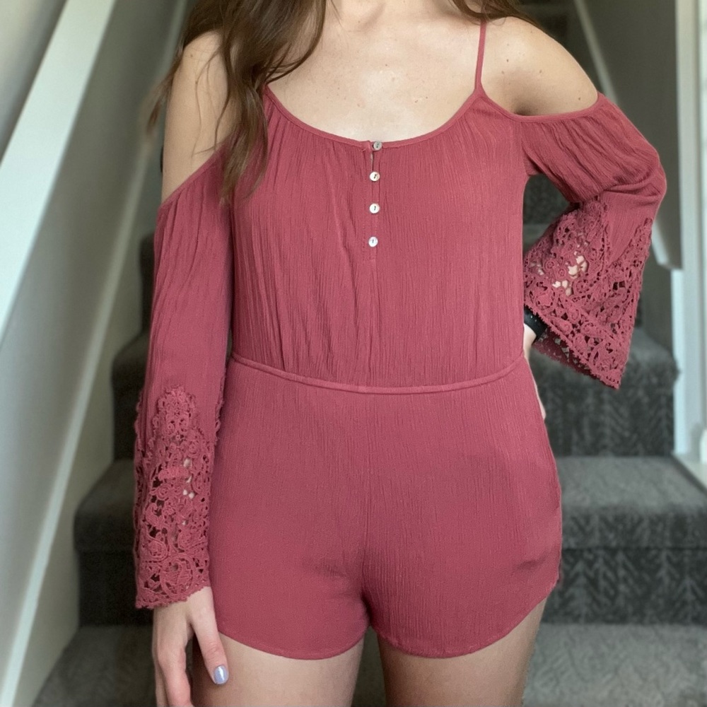 ✨Host Pick✨ Forever 21 Mauve Off-the-Shoulder Crochet Bell Sleeve Henley Romper
